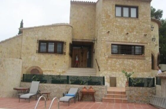 4 Bedroom finca in denia