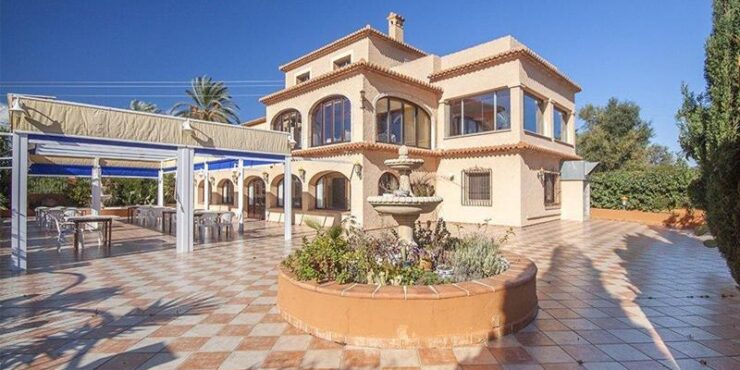 6 Bedroom villa in javea