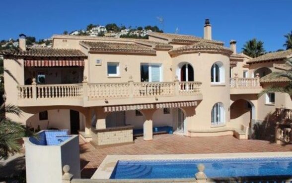 8 Bedroom villa in moraira