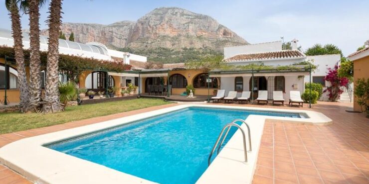 6 Bedroom finca in javea