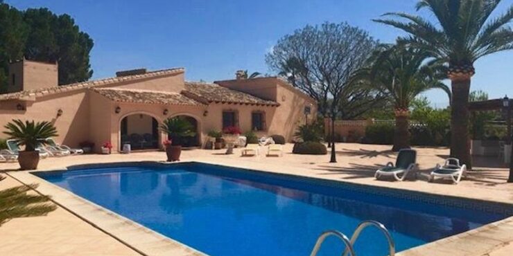 12 Bedroom finca in jalon valley