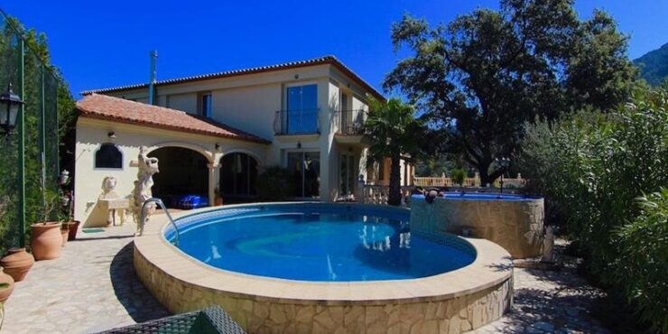 6 Bedroom villa in orba valley