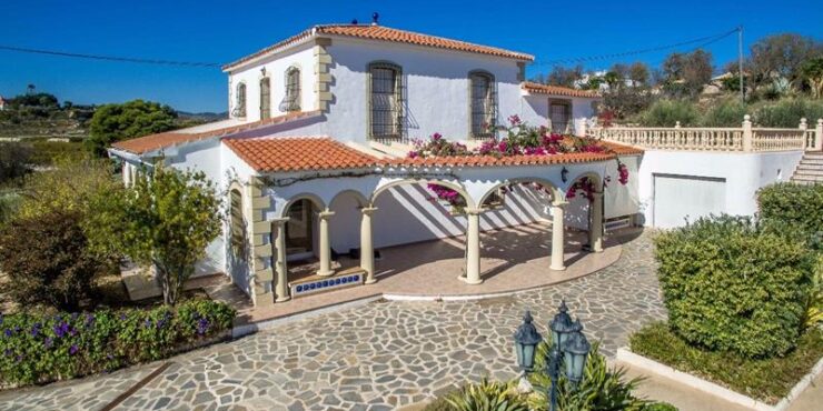 5 Bedroom finca in teulada